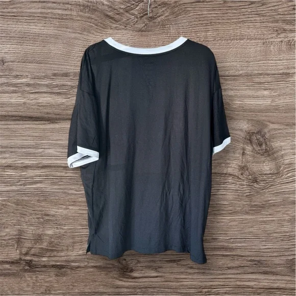 NWT Sanrio Hello Kitty Oversized Halloween Graphic T-Shirt Size Medium - Picture 3 of 3